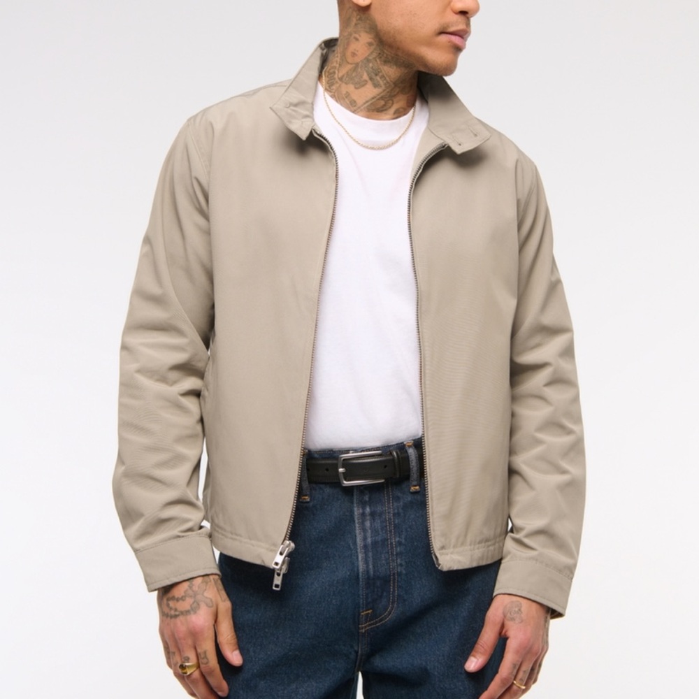 Abercrombie & Fitch Men's Beige Lightweight Jacket Cropped